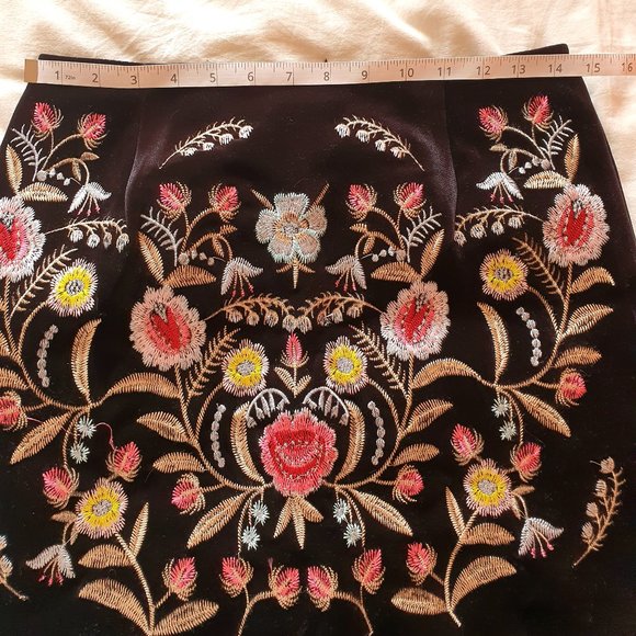 Embroidered Elli White Velvet Skirt - Picture 2 of 3
